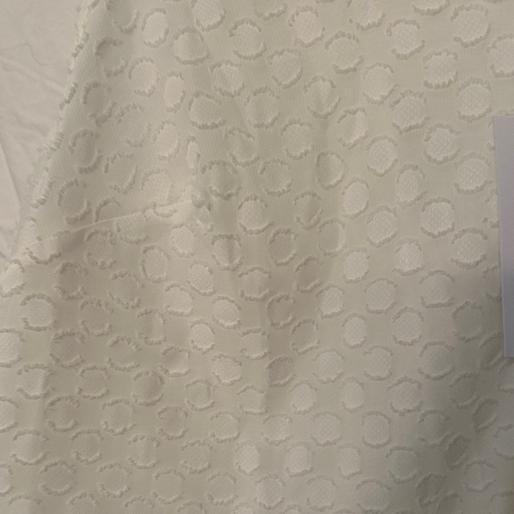 41 Hawthorn Off-White Sleeveless Textured Blouse - Picture 3 of 5